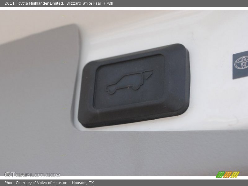 Blizzard White Pearl / Ash 2011 Toyota Highlander Limited