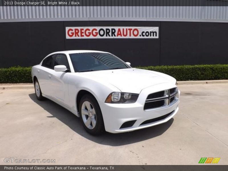 Bright White / Black 2013 Dodge Charger SE