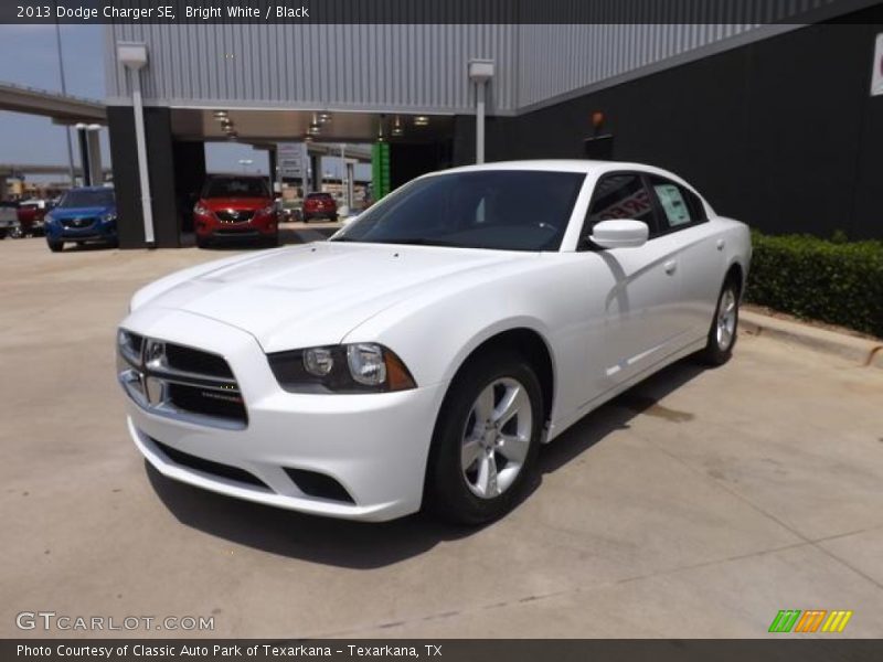 Bright White / Black 2013 Dodge Charger SE