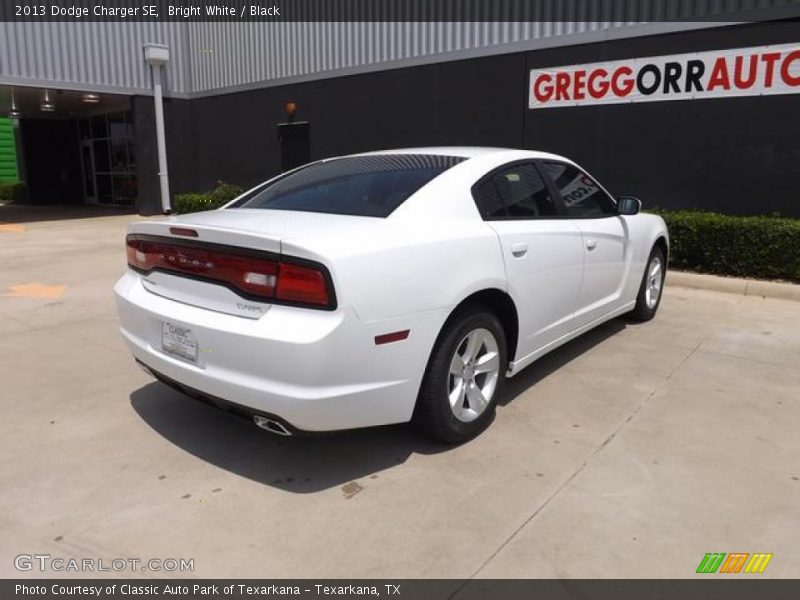 Bright White / Black 2013 Dodge Charger SE
