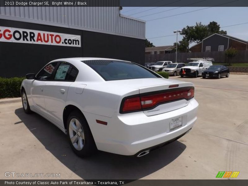 Bright White / Black 2013 Dodge Charger SE