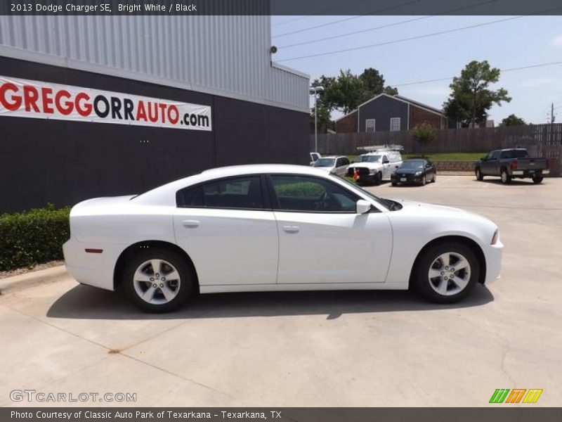 Bright White / Black 2013 Dodge Charger SE