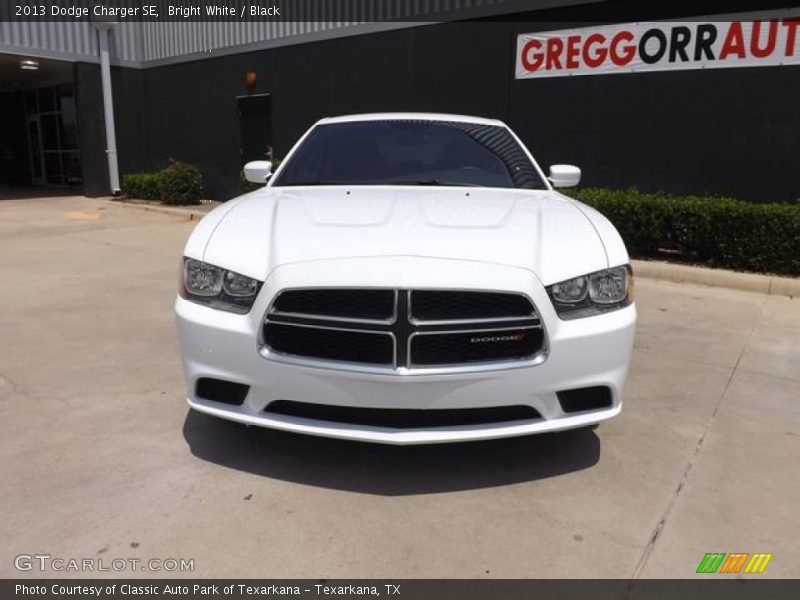 Bright White / Black 2013 Dodge Charger SE