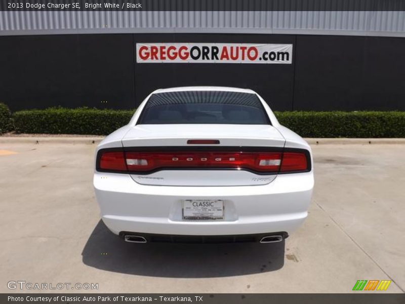 Bright White / Black 2013 Dodge Charger SE