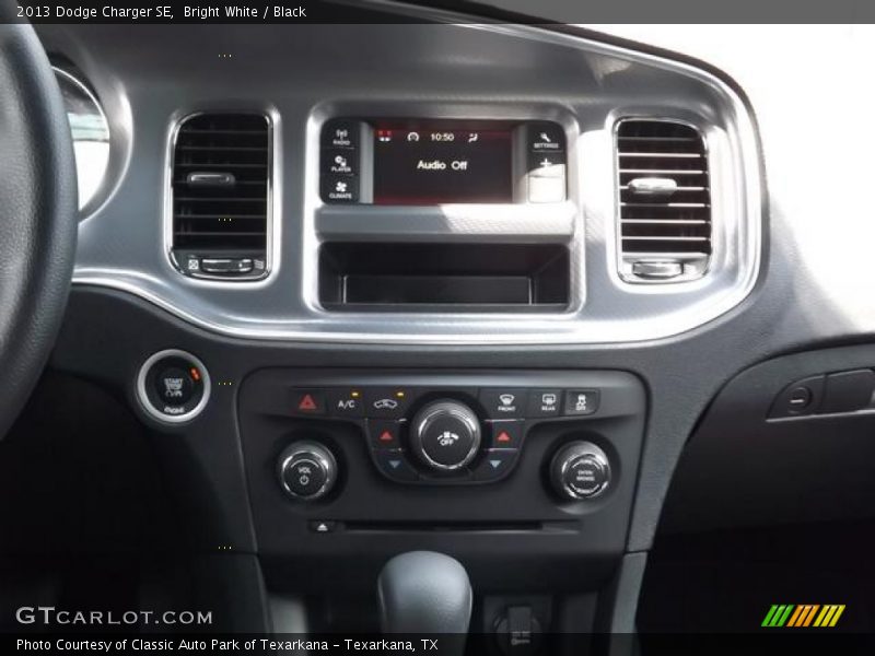 Bright White / Black 2013 Dodge Charger SE