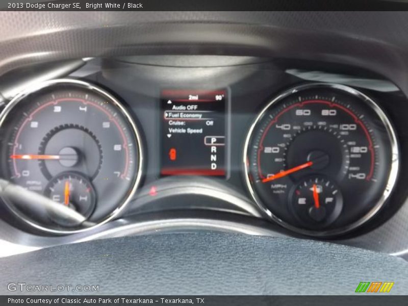 Bright White / Black 2013 Dodge Charger SE