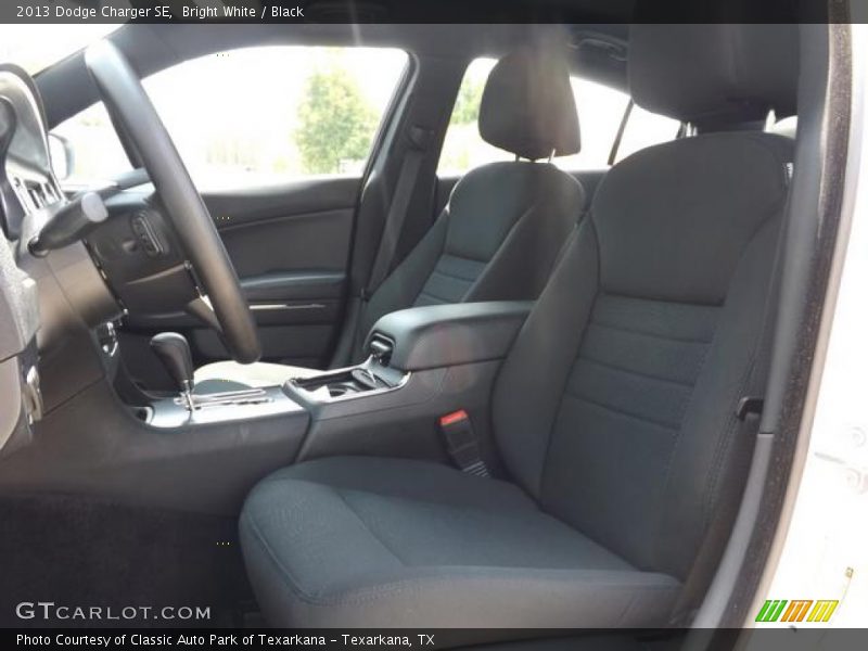 Bright White / Black 2013 Dodge Charger SE