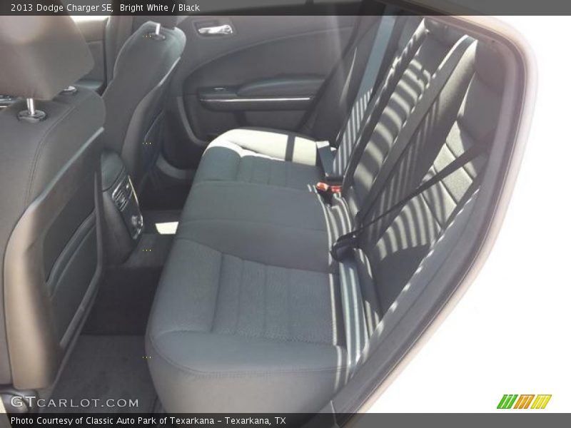 Bright White / Black 2013 Dodge Charger SE