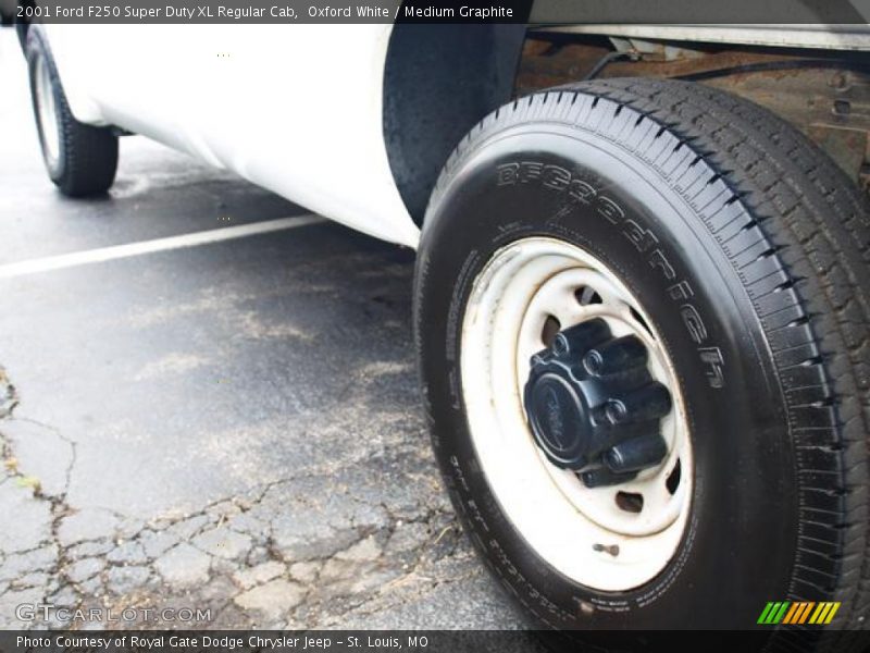 Oxford White / Medium Graphite 2001 Ford F250 Super Duty XL Regular Cab