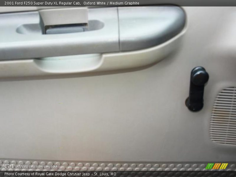 Oxford White / Medium Graphite 2001 Ford F250 Super Duty XL Regular Cab