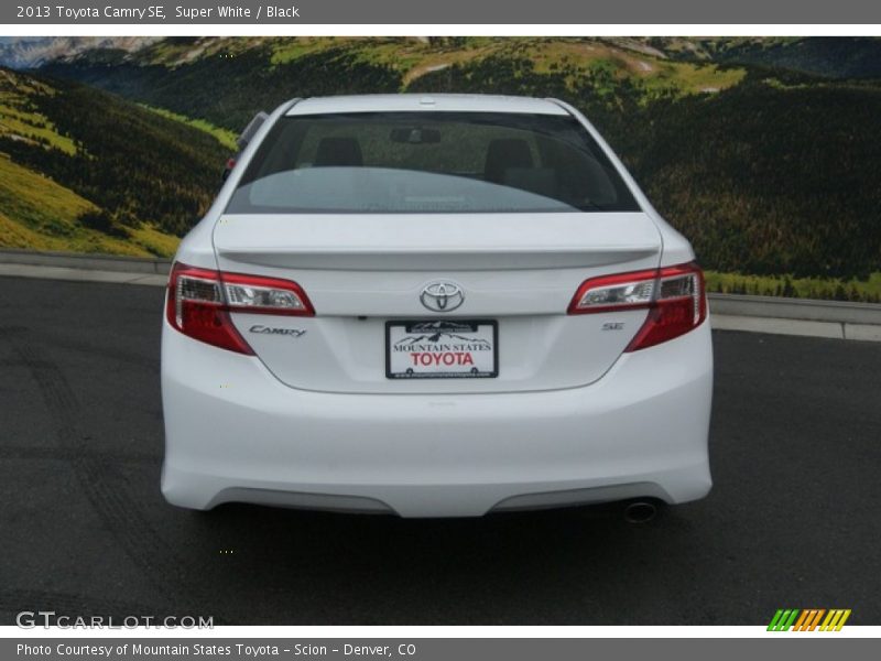 Super White / Black 2013 Toyota Camry SE