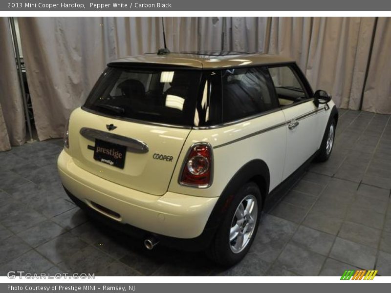 Pepper White / Carbon Black 2013 Mini Cooper Hardtop