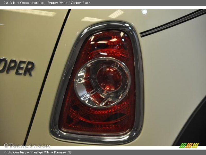 Pepper White / Carbon Black 2013 Mini Cooper Hardtop