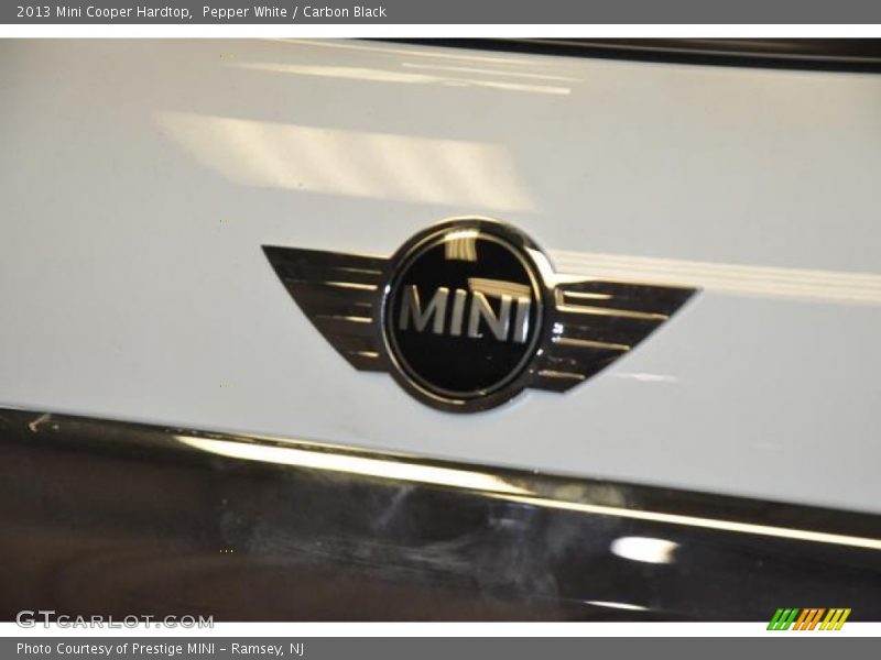 Pepper White / Carbon Black 2013 Mini Cooper Hardtop