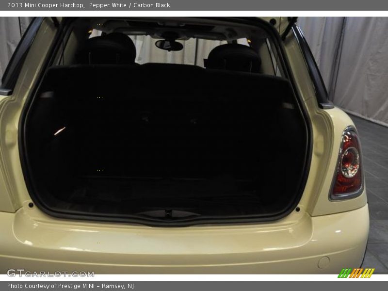 Pepper White / Carbon Black 2013 Mini Cooper Hardtop
