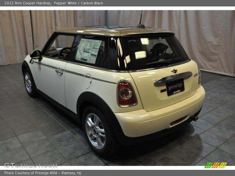 Pepper White / Carbon Black 2013 Mini Cooper Hardtop