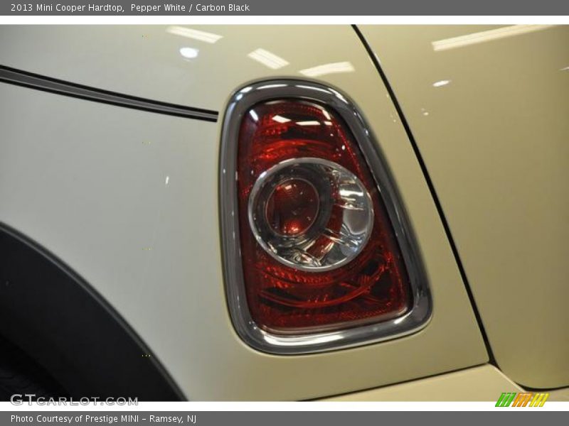 Pepper White / Carbon Black 2013 Mini Cooper Hardtop