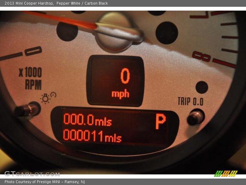 Pepper White / Carbon Black 2013 Mini Cooper Hardtop