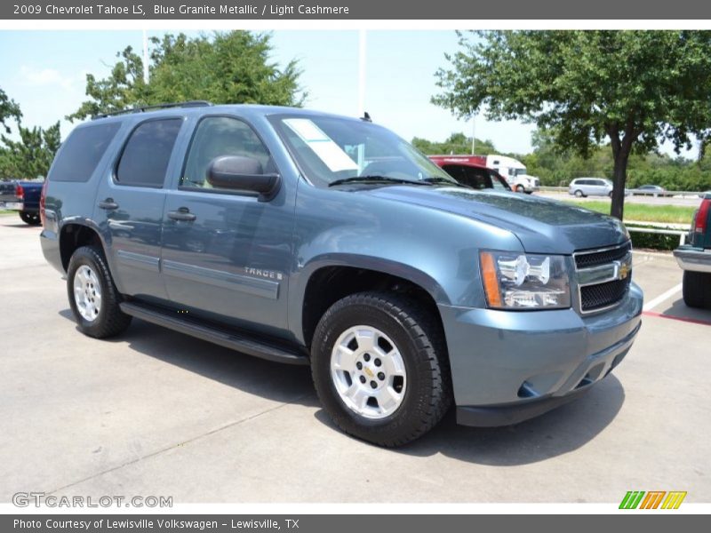 Front 3/4 View of 2009 Tahoe LS