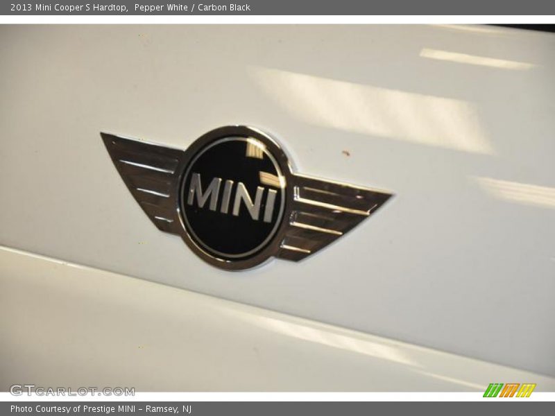 Pepper White / Carbon Black 2013 Mini Cooper S Hardtop