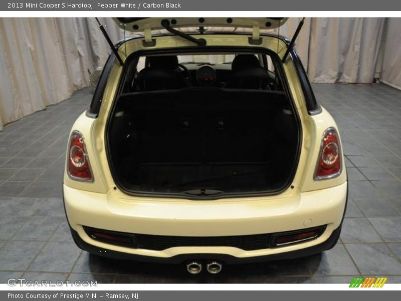 Pepper White / Carbon Black 2013 Mini Cooper S Hardtop