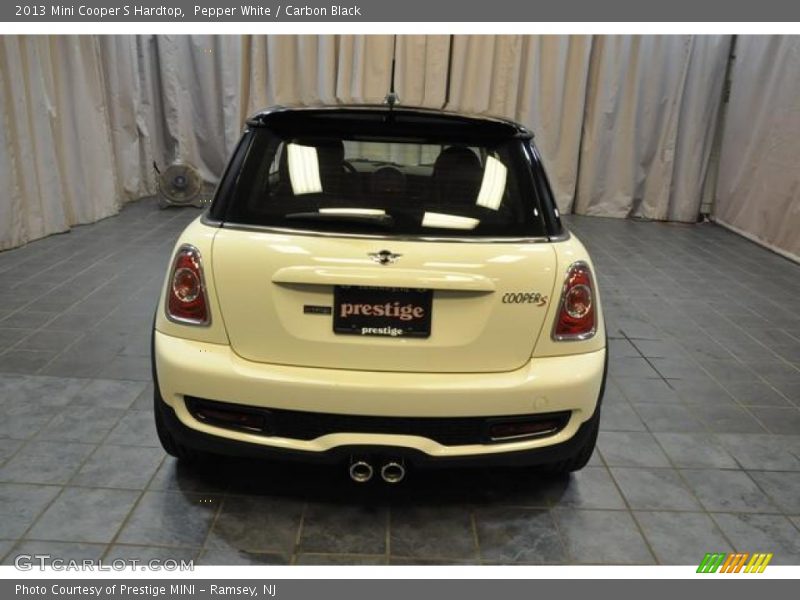 Pepper White / Carbon Black 2013 Mini Cooper S Hardtop