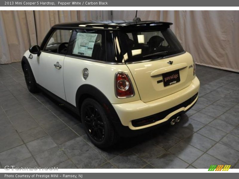 Pepper White / Carbon Black 2013 Mini Cooper S Hardtop
