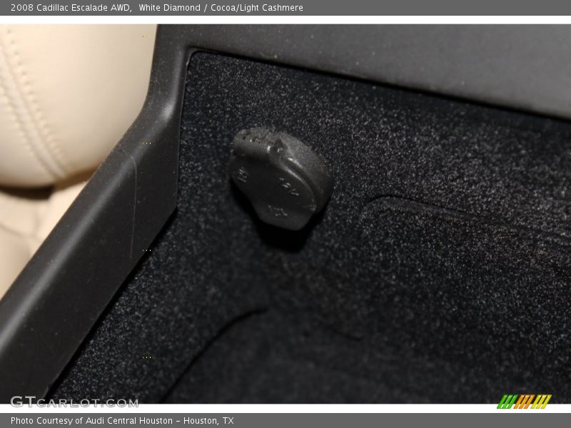 White Diamond / Cocoa/Light Cashmere 2008 Cadillac Escalade AWD