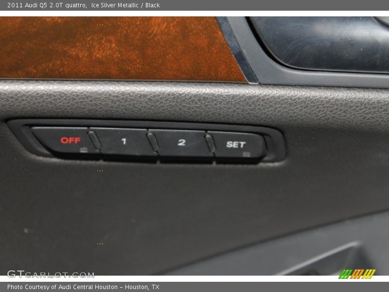 Ice Silver Metallic / Black 2011 Audi Q5 2.0T quattro