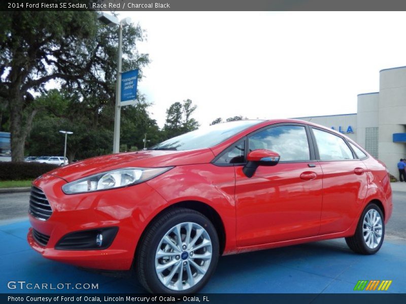 Race Red / Charcoal Black 2014 Ford Fiesta SE Sedan