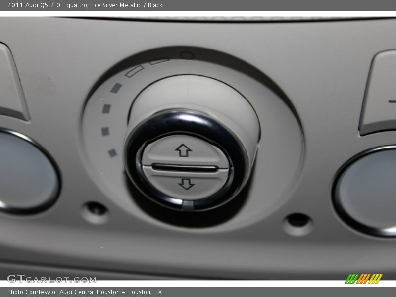 Ice Silver Metallic / Black 2011 Audi Q5 2.0T quattro