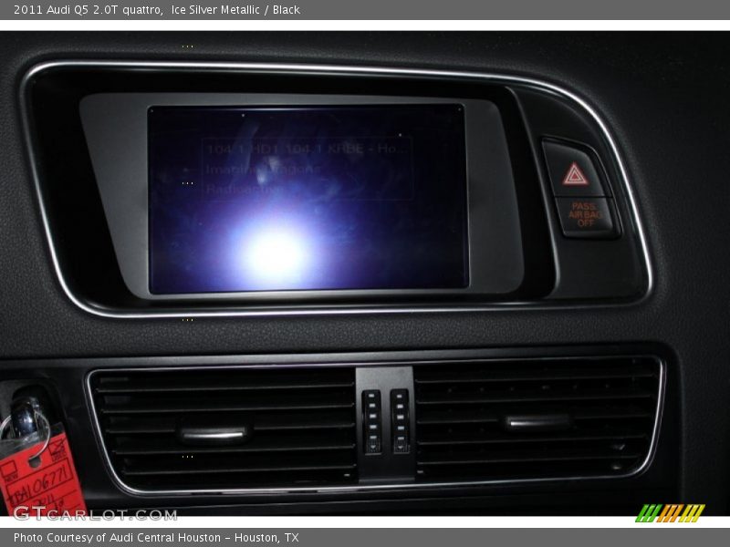 Ice Silver Metallic / Black 2011 Audi Q5 2.0T quattro