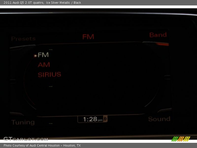 Ice Silver Metallic / Black 2011 Audi Q5 2.0T quattro