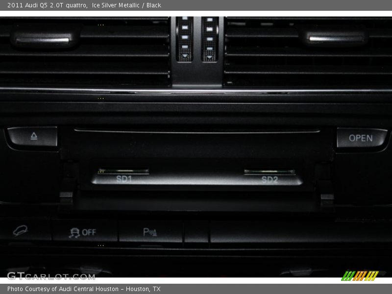 Ice Silver Metallic / Black 2011 Audi Q5 2.0T quattro