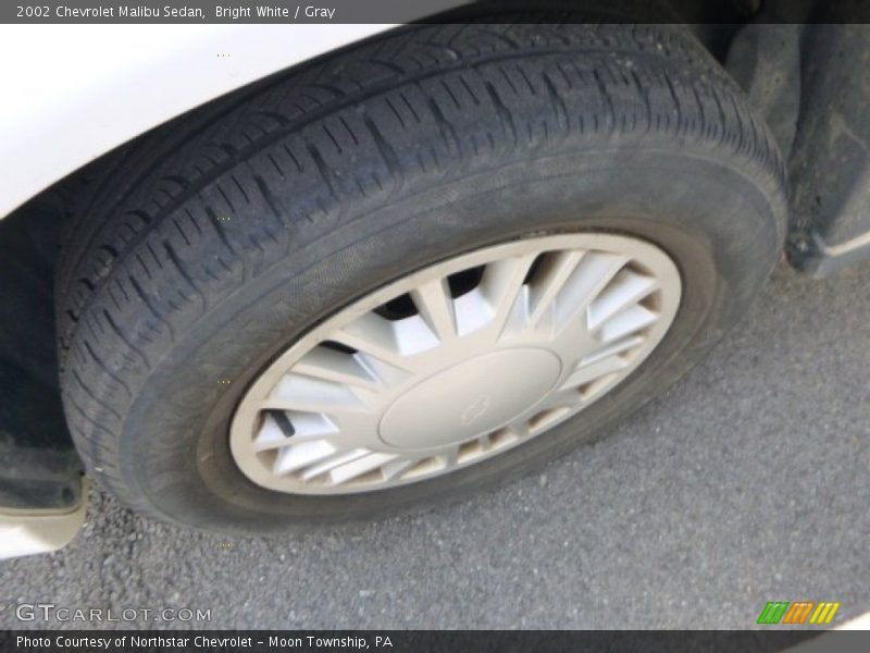 Bright White / Gray 2002 Chevrolet Malibu Sedan