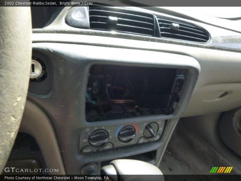 Bright White / Gray 2002 Chevrolet Malibu Sedan