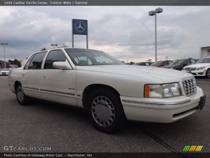 Cotillion White / Oatmeal 1999 Cadillac DeVille Sedan