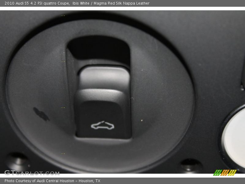 Ibis White / Magma Red Silk Nappa Leather 2010 Audi S5 4.2 FSI quattro Coupe