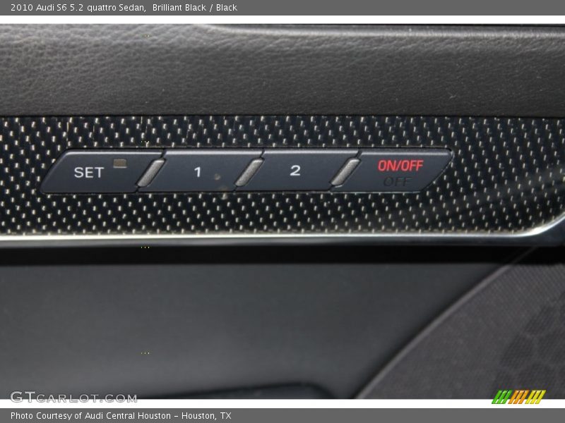Controls of 2010 S6 5.2 quattro Sedan
