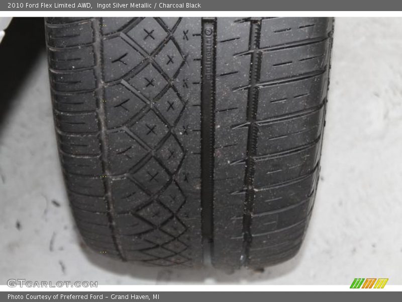 Ingot Silver Metallic / Charcoal Black 2010 Ford Flex Limited AWD