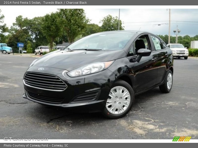 Front 3/4 View of 2014 Fiesta S Sedan