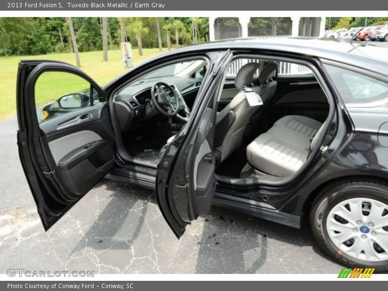 Tuxedo Black Metallic / Earth Gray 2013 Ford Fusion S