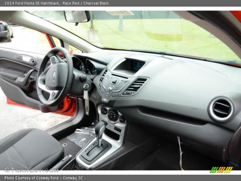 Race Red / Charcoal Black 2014 Ford Fiesta SE Hatchback