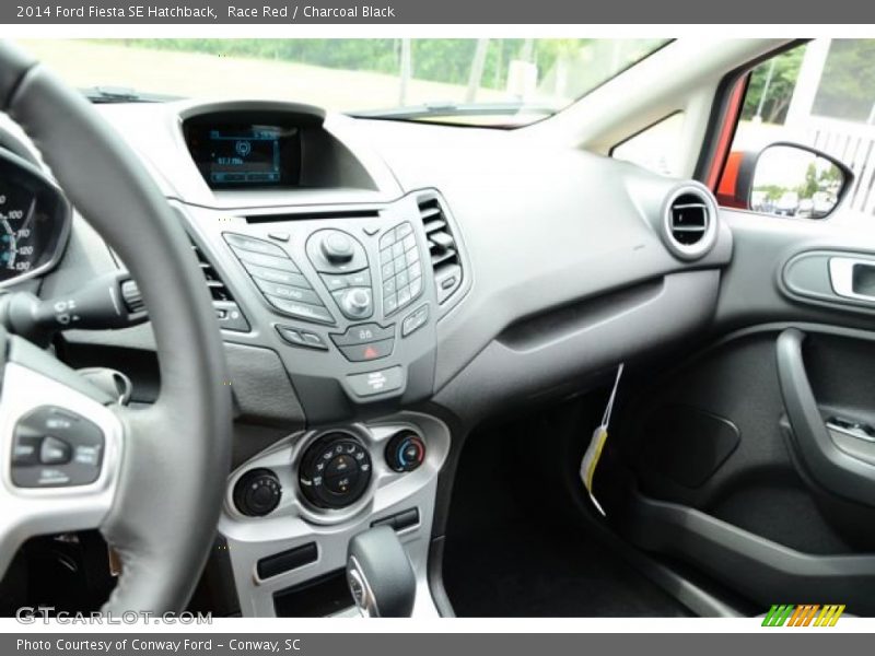 Race Red / Charcoal Black 2014 Ford Fiesta SE Hatchback