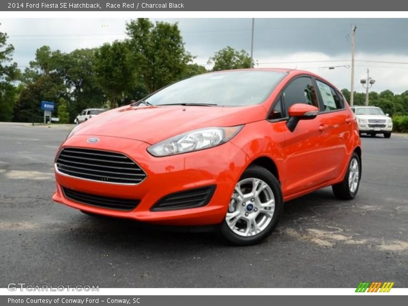 Front 3/4 View of 2014 Fiesta SE Hatchback