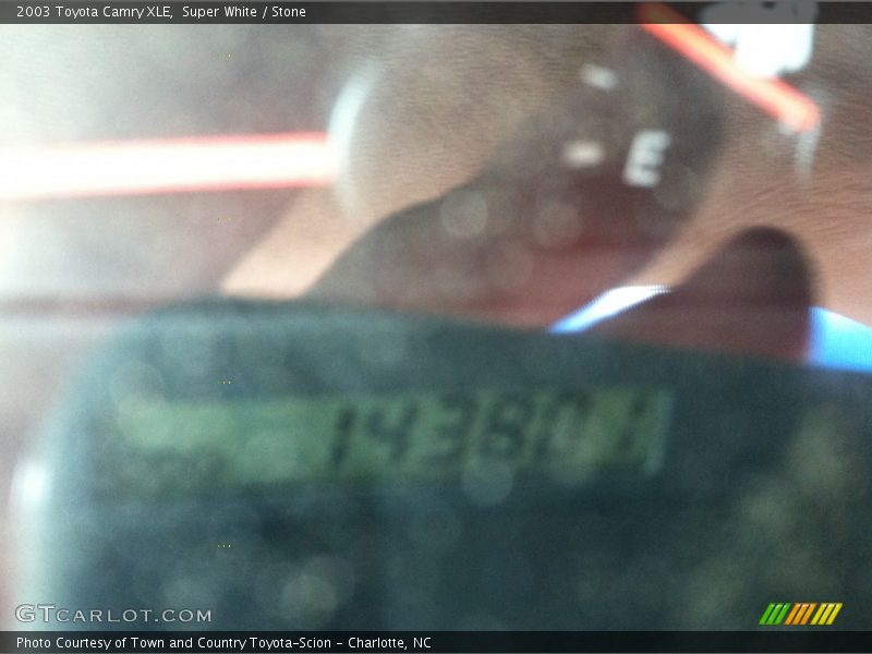 Super White / Stone 2003 Toyota Camry XLE