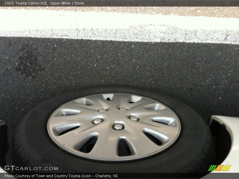 Super White / Stone 2003 Toyota Camry XLE