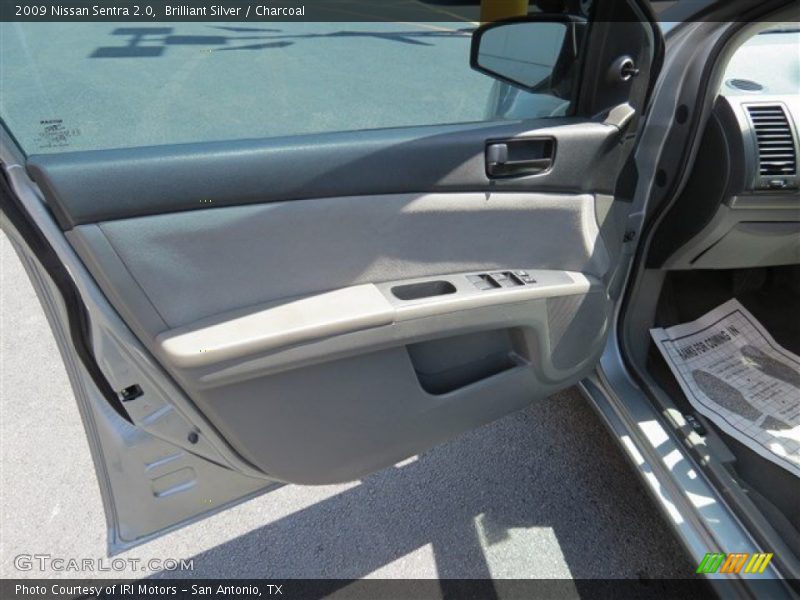 Brilliant Silver / Charcoal 2009 Nissan Sentra 2.0