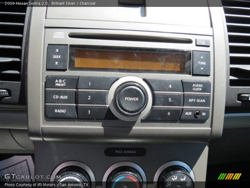 Brilliant Silver / Charcoal 2009 Nissan Sentra 2.0