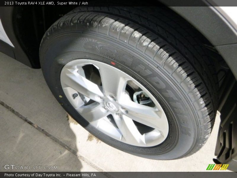 Super White / Ash 2013 Toyota RAV4 XLE AWD